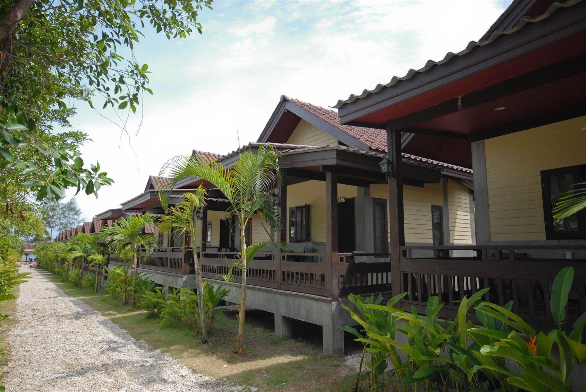 Haad Yao Bungalows Exterior photo