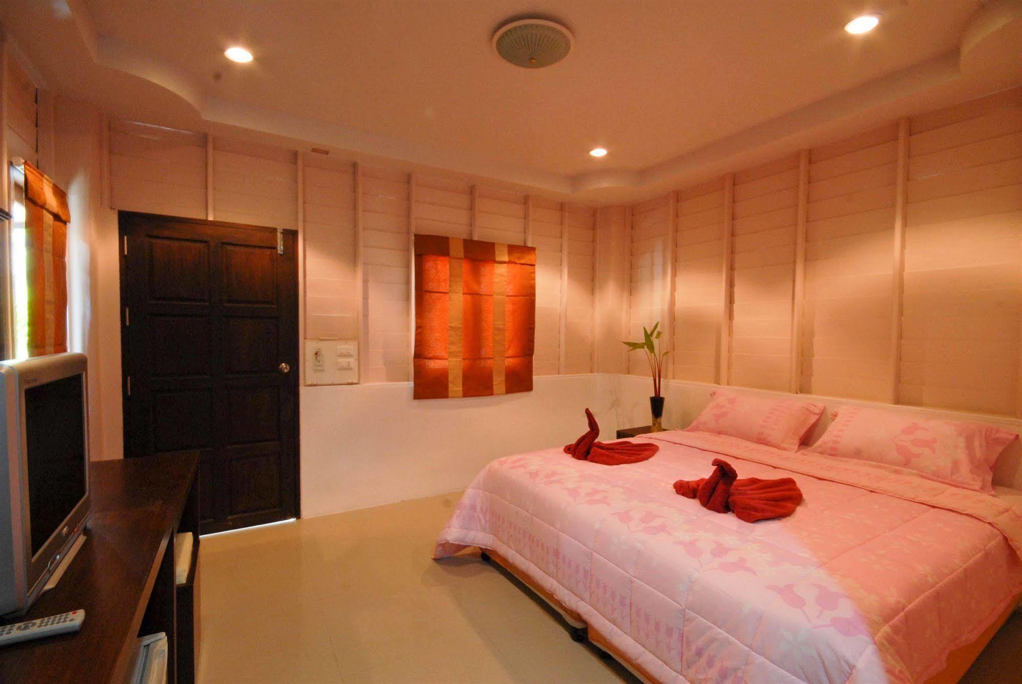 Haad Yao Bungalows Exterior photo